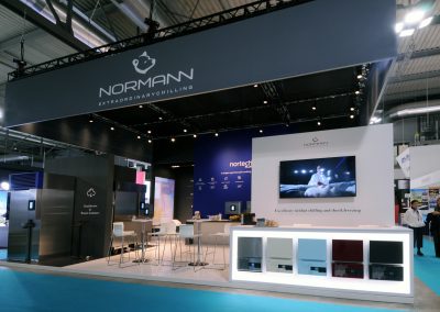 Se stai cercando un allestitore fiere a Pordenone, allora ti aspettiamo dalla Futura Allestimenti. Organizziamo e gestiamo tutti gli aspetti che riguardano l’allestimento, dal brief del inizio al potenziamento tecnico e dalla formazione e generazione all’installazione in loco. Fissiamo il budget totale durante la progettazione e non aggiungiamo alcun costo extra nella fase finale. I nostri tecnici che si occupano dell’installazione sono parte fondamentale del team che ha seguito il progetto: così, gestiscono in modo preciso e senza intermediari le necessità del cliente.